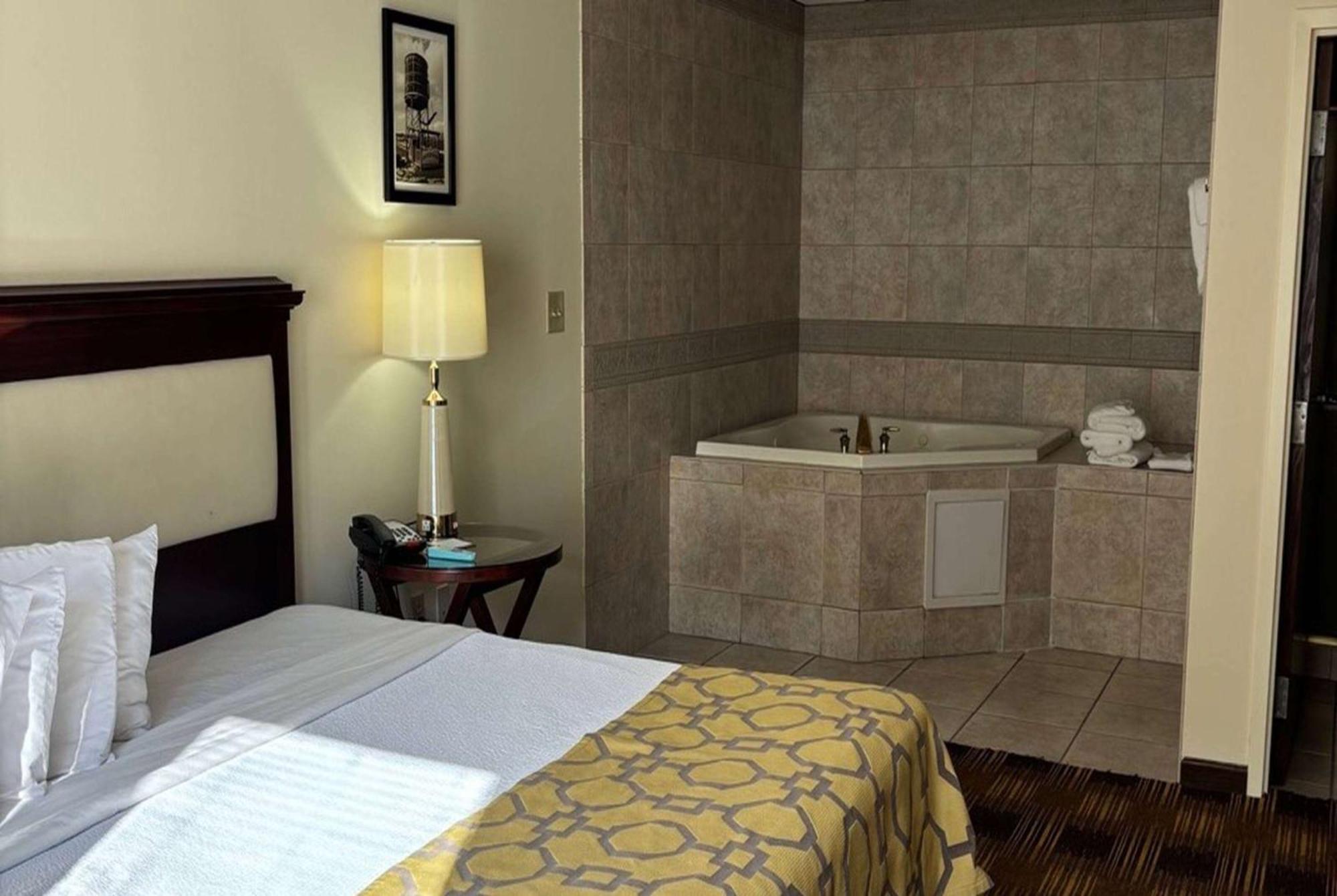 Baymont By Wyndham Johnson City Bagian luar foto