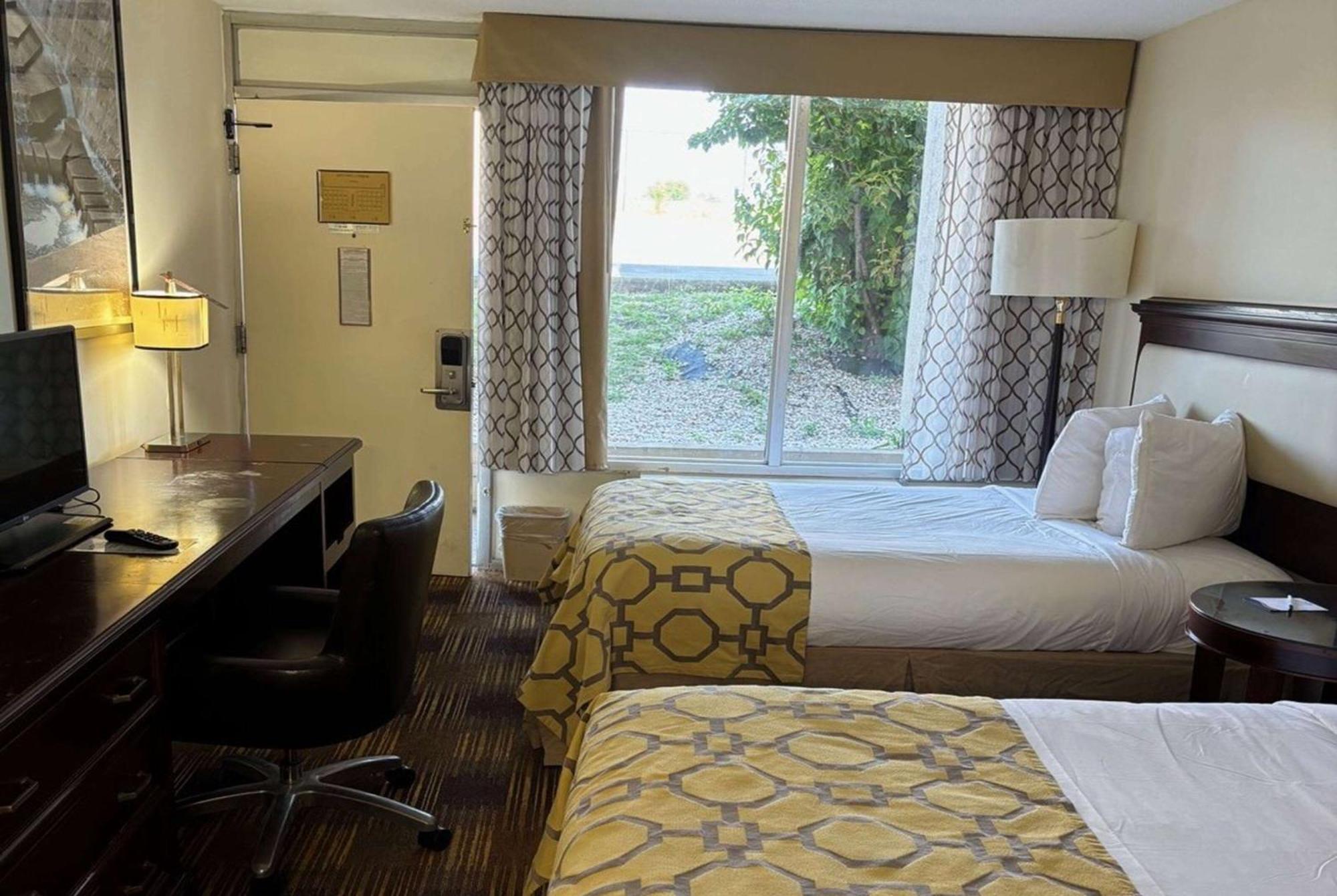 Baymont By Wyndham Johnson City Bagian luar foto