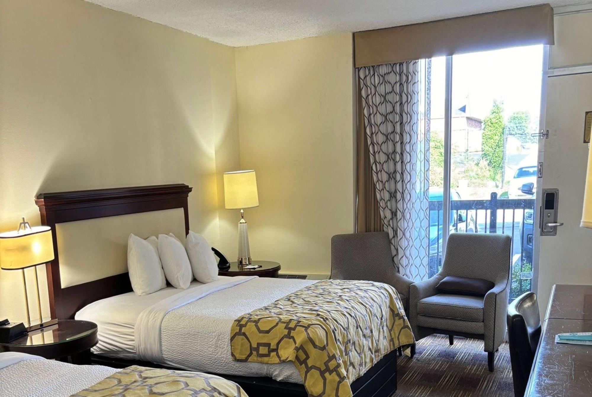 Baymont By Wyndham Johnson City Bagian luar foto