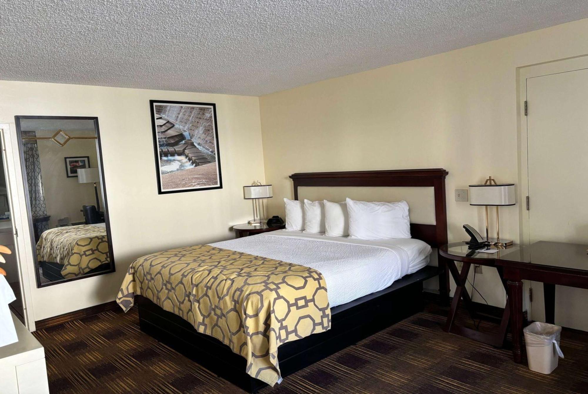 Baymont By Wyndham Johnson City Bagian luar foto
