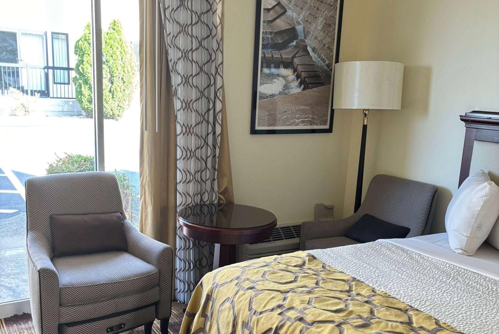 Baymont By Wyndham Johnson City Bagian luar foto