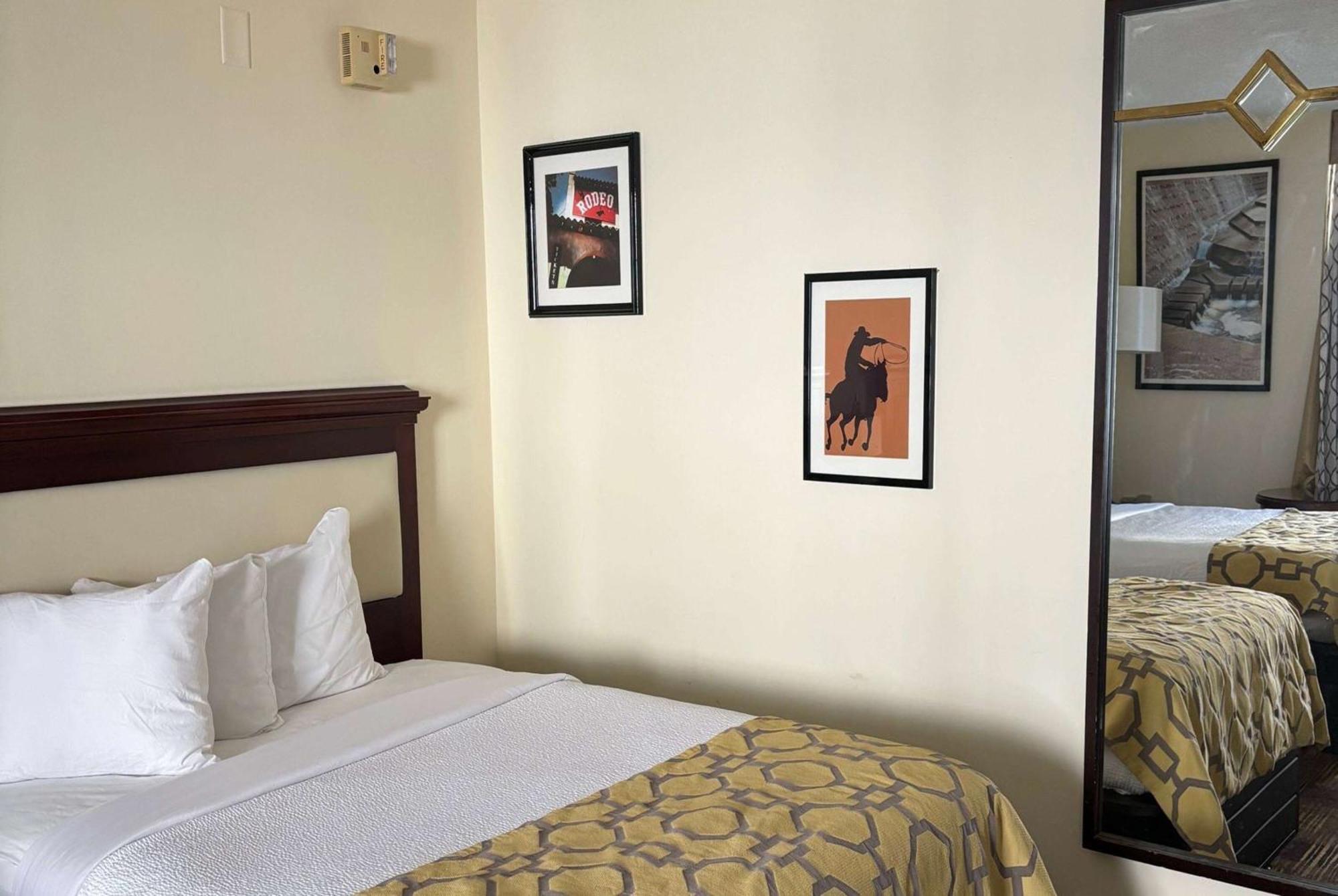 Baymont By Wyndham Johnson City Bagian luar foto