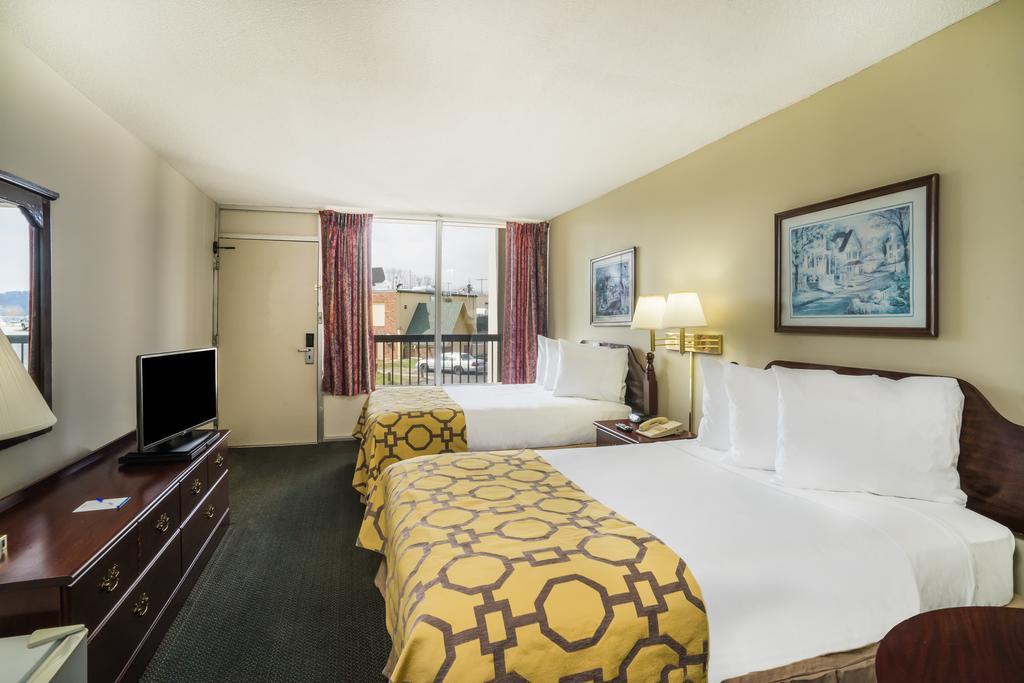 Baymont By Wyndham Johnson City Bagian luar foto